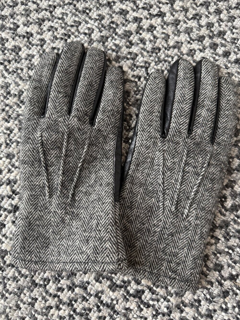Black/White Herringbone Winter Gloves (Medium)
